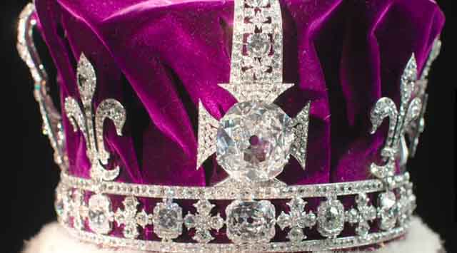 Koh-I-Noor on crown